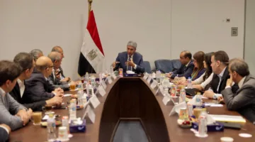 وزير السياحة والآثار يتابع تطوير منظومة التشغيل التجريبي للخدمات السياحية بمنطقة الأهرامات