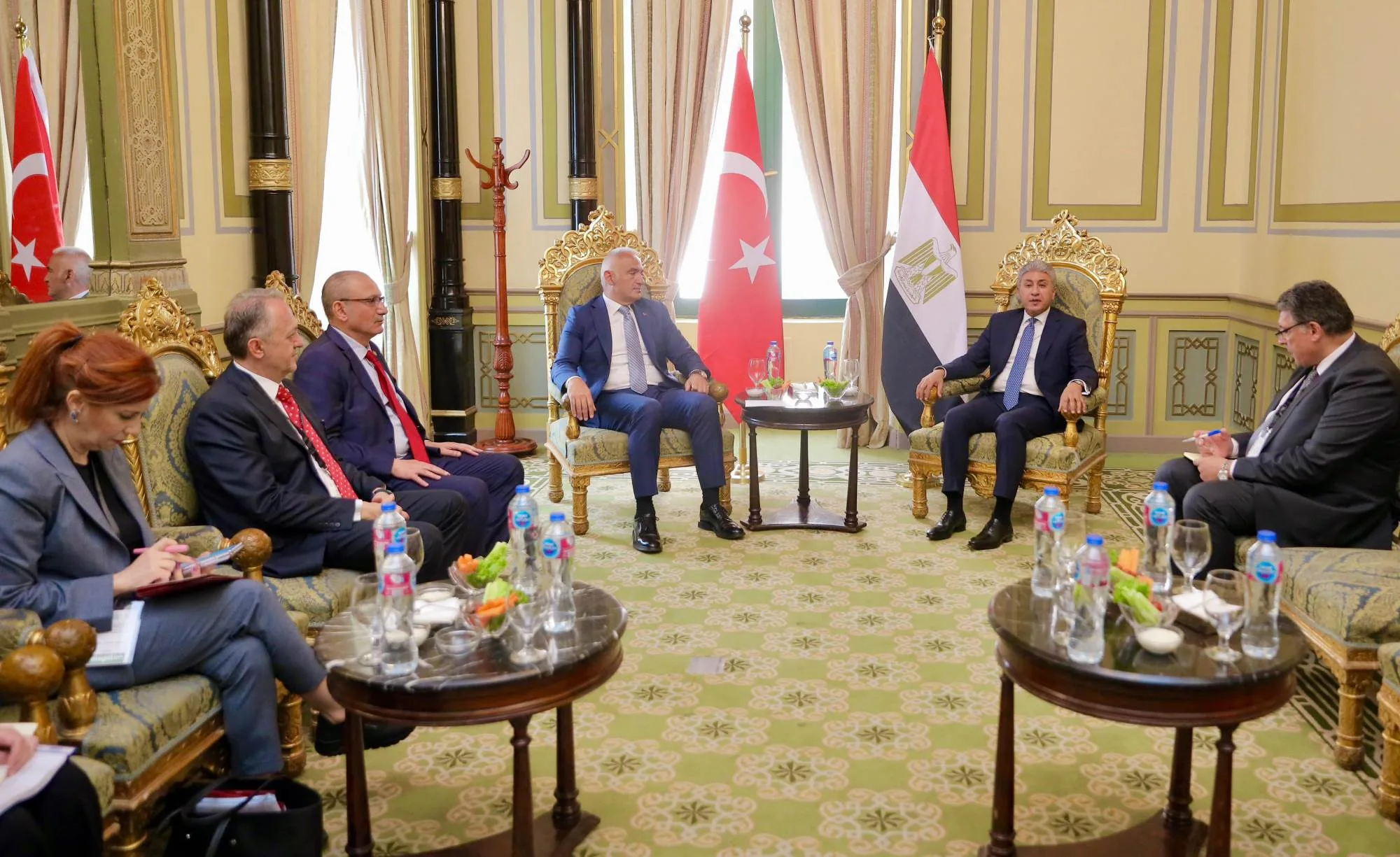 وزير السياحة والآثار يلتقي وزير الثقافة والسياحة التركي لبحث سبل تعزيز التعاون وزير السياحة والآثار يلتقي وزير الثقافة والسياحة التركي لبحث سبل تعزيز التعاون