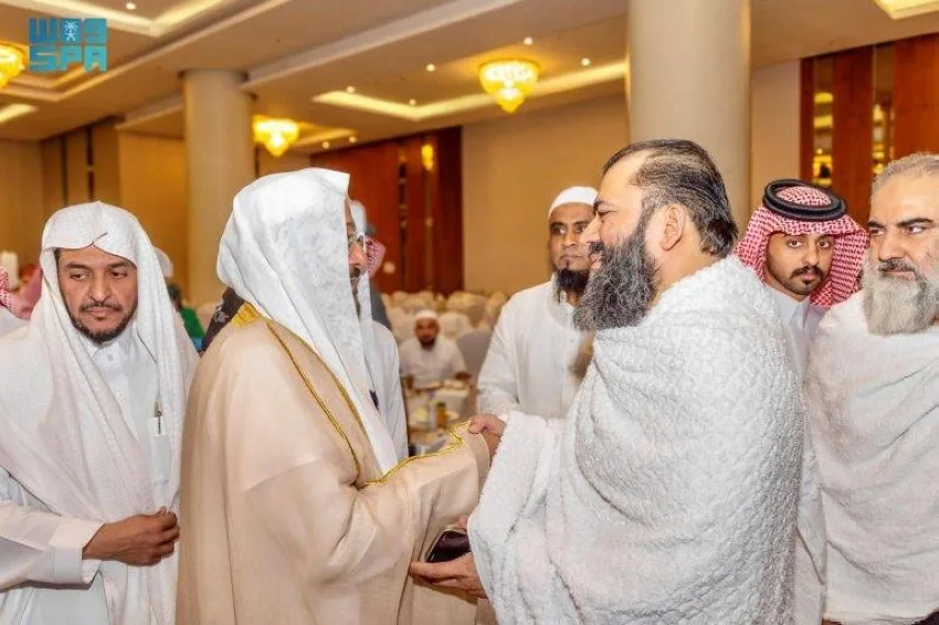 وزير الشؤون الإسلامية يزور مراكز إقامة ضيوف برنامج خادم الحرمين الشريفين في مكة المكرمة. وزير الشؤون الإسلامية يزور مراكز إقامة ضيوف برنامج خادم الحرمين الشريفين في مكة المكرمة.