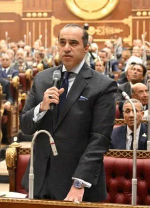 وزير الشؤون البرلمانية: المواطن لديه الحق في اختيار الدائرة التي يرشح نفسه فيها. وزير الشؤون البرلمانية: المواطن لديه الحق في اختيار الدائرة التي يرشح نفسه فيها.