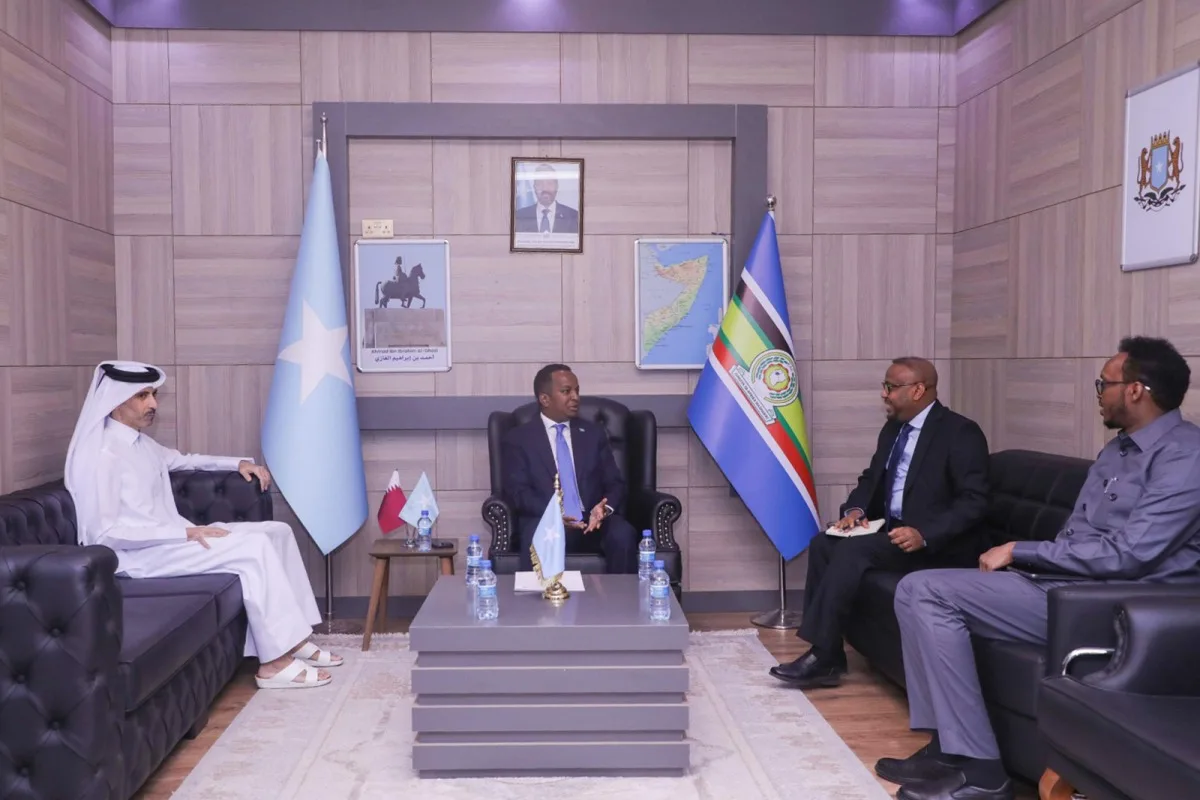 وزير الشؤون الخارجية والتعاون الدولي الصومالي يجتمع مع سفير دولة قطر وزير الشؤون الخارجية والتعاون الدولي الصومالي يجتمع مع سفير دولة قطر