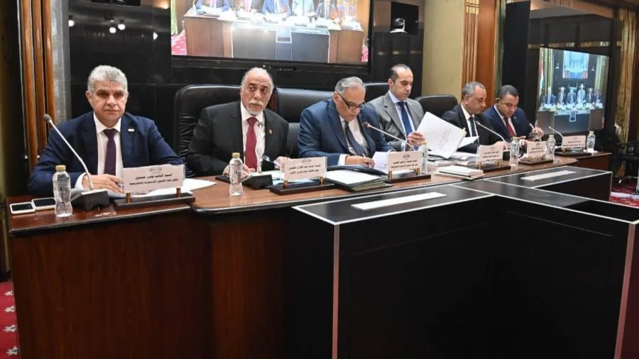 وزير الشؤون النيابية والقانونية يصرح بموافقة الحكومة على تعديل قانون مجلس النواب وإعادة تقسيم الدوائر الانتخابية. وزير الشؤون النيابية والقانونية يصرح بموافقة الحكومة على تعديل قانون مجلس النواب وإعادة تقسيم الدوائر الانتخابية.