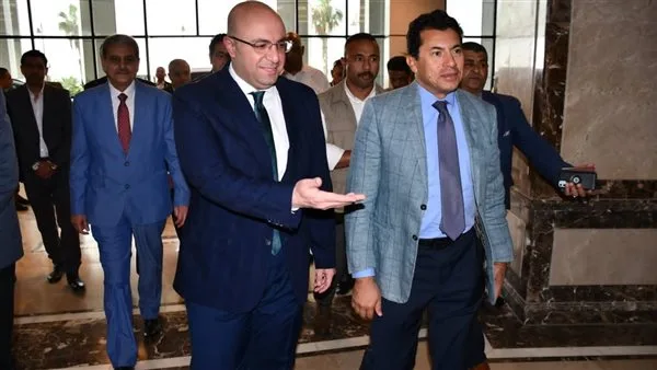 وزير الشباب ومحافظ بني سويف يتفقدون الأنشطة والمشروعات داخل مركز التنمية الشبابية وزير الشباب ومحافظ بني سويف يتفقدون الأنشطة والمشروعات داخل مركز التنمية الشبابية