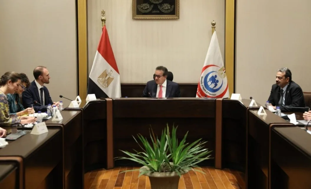 وزير الصحة يتباحث مع رئيس بعثة منظمة “أطباء بلا حدود” حول التعاون في المجالات الصحية والإنسانية.