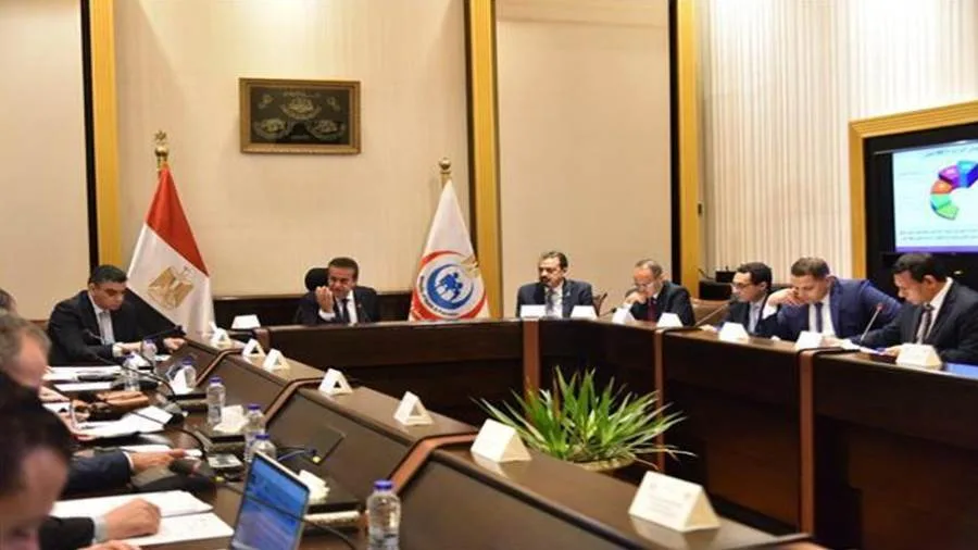 وزير الصحة يقود اجتماع صندوق التصدي للطوارئ الصحية والأمراض النادرة وزير الصحة يقود اجتماع صندوق التصدي للطوارئ الصحية والأمراض النادرة