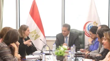 وزير الصحة يلتقي وفد “الوكالة الفرنسية للتنمية” لبحث مشروعات التعاون