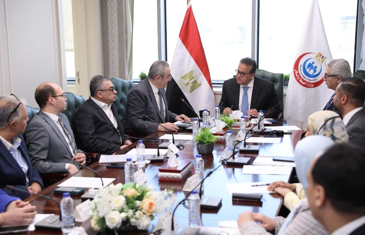 وزير الصحة يوجه بتعزيز برامج تدريب الأطباء المقيمين والتعاون مع المستشفيات الجامعية وزير الصحة يوجه بتعزيز برامج تدريب الأطباء المقيمين والتعاون مع المستشفيات الجامعية