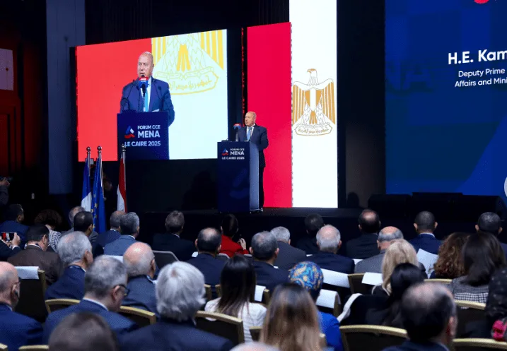 وزير الصناعة: نعمل على توسيع انخراط الشركات الفرنسية في الأنشطة الاقتصادية المصرية وزير الصناعة: نعمل على توسيع انخراط الشركات الفرنسية في الأنشطة الاقتصادية المصرية