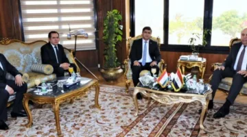 وزير الطيران المدني يبحث مع سفير طاجيكستان فرص التوسع في الربط الجوي بين البلدين