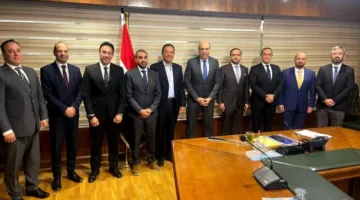 وزير الطيران يبحث مع وفد شركة Space42 التعاون في مجالات التحول الرقمي