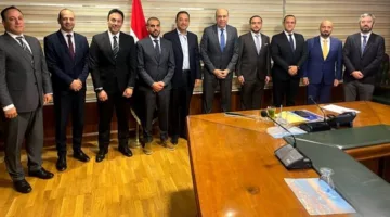وزير الطيران يلتقي وفد شركة Space42  لبحث سُبل التعاون المشترك