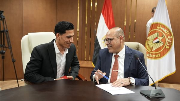وزير العمل لـ“ الجمهور”: لم نقصي أحدا خلال مناقشة قانون العمل الجديد وزير العمل لـ“ الجمهور”: لم نقصي أحدا خلال مناقشة قانون العمل الجديد