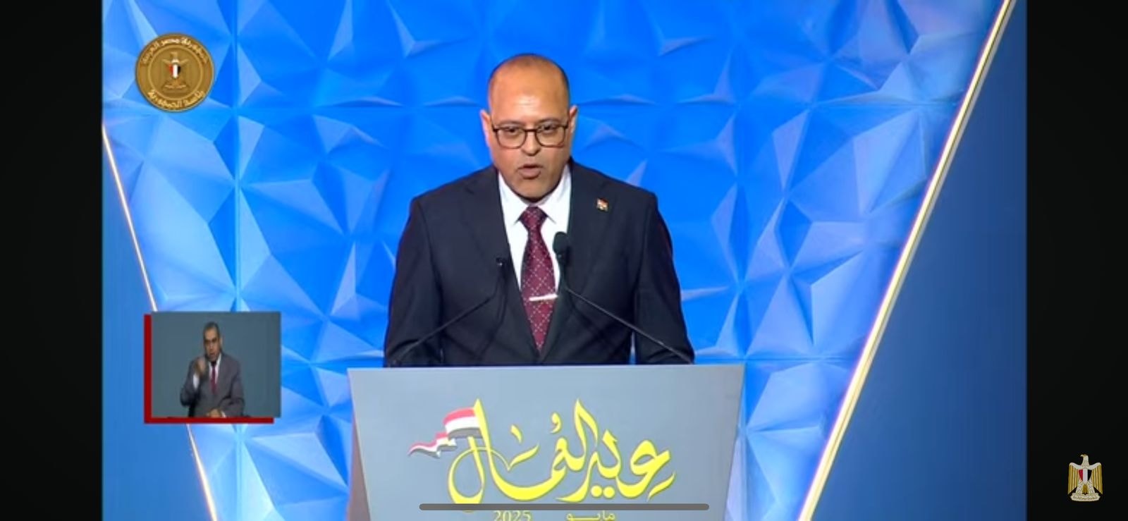 وزير العمل مصر حققت تقدما غير مسبوق في خفض البطالة من 13% إلى 6.4% بسبب المشروعات العملاقة وزير العمل مصر حققت تقدما غير مسبوق في خفض البطالة من 13% إلى 6.4% بسبب المشروعات العملاقة