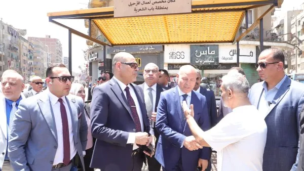 وزير العمل ومحافظ القاهرة يتفقدان أماكن انتظار لائقة لعمال التراحيل بباب الشعرية وزير العمل ومحافظ القاهرة يتفقدان أماكن انتظار لائقة لعمال التراحيل بباب الشعرية