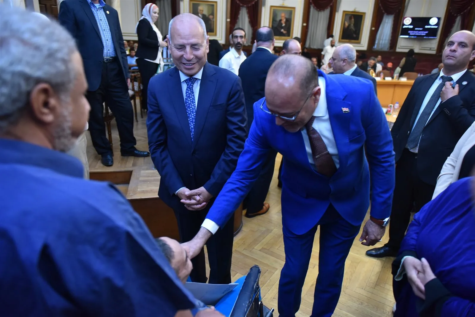 وزير العمل ومحافظ القاهرة يقدمان 60 عقد عمل لذوي الهمم في إطار مبادرة دمجهم في سوق العمل