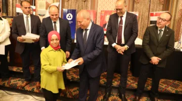 وزير العمل ومحافظ القاهرة يُسلمان عقود عمل جديدة لذوي همم بشركات القطاع الخاص