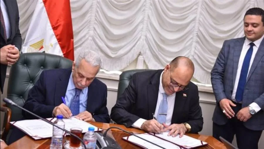 وزير العمل يبرم اتفاقية شراكة مع “المحكمة العربية للتحكيم”