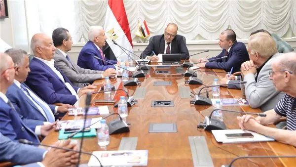 وزير العمل يستقبل وفدًا من الجمعية المصرية لمالكي المدارس الخاصة لمناقشة أوضاع الموظفين وسبل تحسينها وزير العمل يستقبل وفدًا من الجمعية المصرية لمالكي المدارس الخاصة لمناقشة أوضاع الموظفين وسبل تحسينها