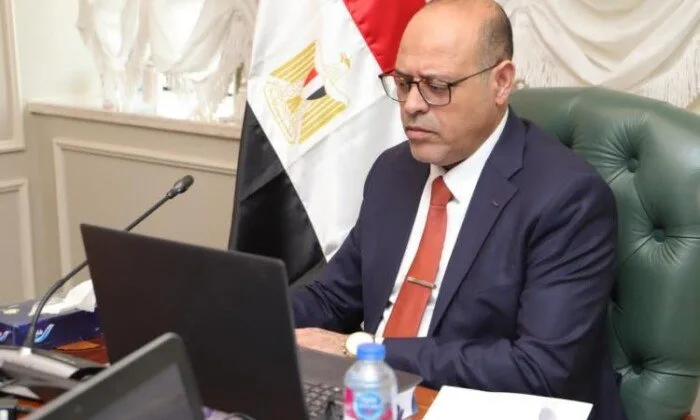 وزير العمل يوضح ملامح حل أزمة العمال المصريين في السعودية وزير العمل يوضح ملامح حل أزمة العمال المصريين في السعودية