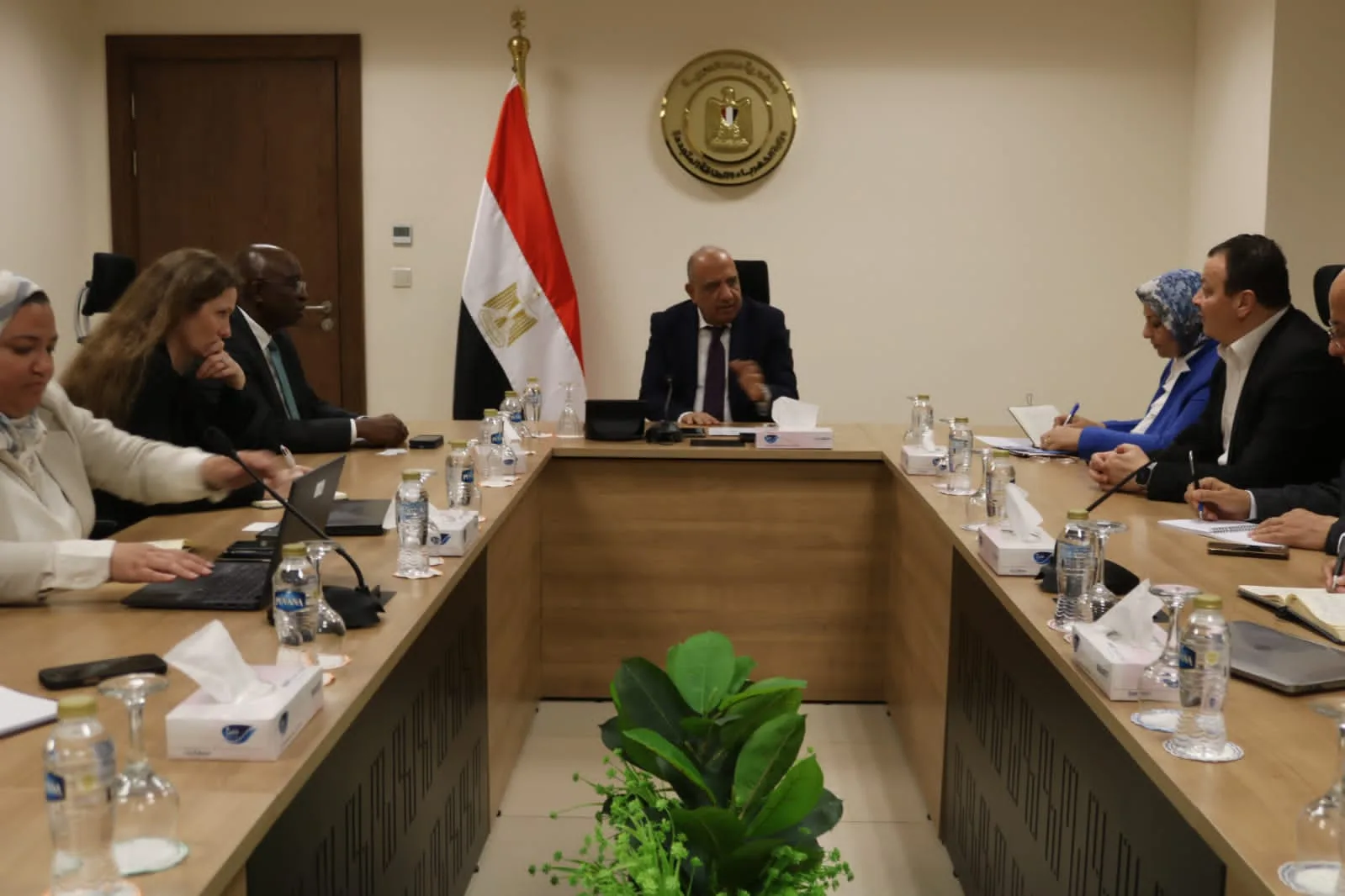 وزير الكهرباء يبحث مع وفد التمويل الدولية “iFC ” التعاون  فى الطاقة المتجددة