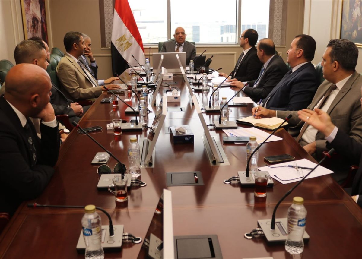 وزير الكهرباء يجتمع بشركة “ساى شيلد” لمتابعة مجريات تشغيل منظومة الشحن الموحد وزير الكهرباء يجتمع بشركة “ساى شيلد” لمتابعة مجريات تشغيل منظومة الشحن الموحد