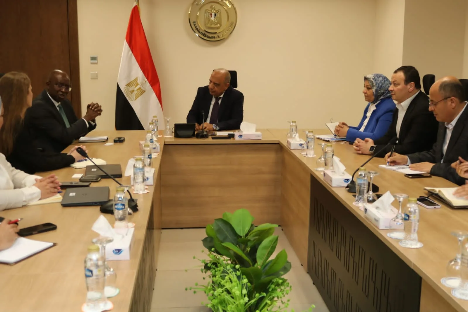 وزير الكهرباء يستقبل وفدًا من مؤسسة التمويل الدولية لمناقشة مشروعات الطاقة المتجددة وزير الكهرباء يستقبل وفدًا من مؤسسة التمويل الدولية لمناقشة مشروعات الطاقة المتجددة