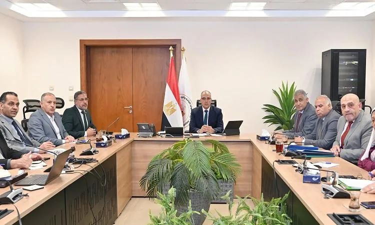 وزير الموارد المائية يتحدث عن خطوات تعزيز إدارة وتوزيع المياه