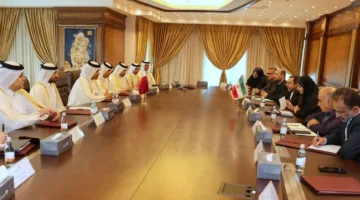 وزير المواصلات يجتمع مع وزير الطرق والتنمية الحضرية الإيرانية