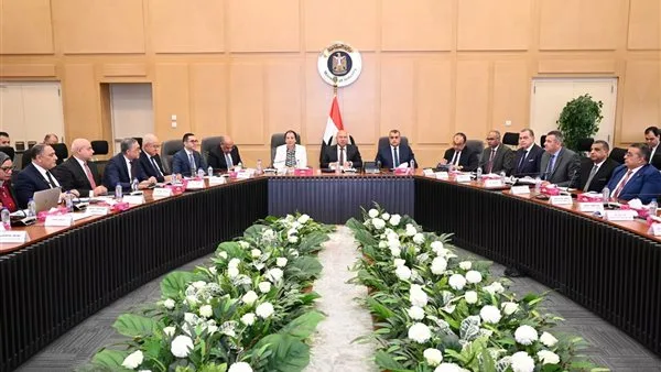 وزير النقل: توجيه وزارتي الصناعة والأعمال العامة لاستقطاب مستثمرين من القطاع الخاص الأجنبي وزير النقل: توجيه وزارتي الصناعة والأعمال العامة لاستقطاب مستثمرين من القطاع الخاص الأجنبي