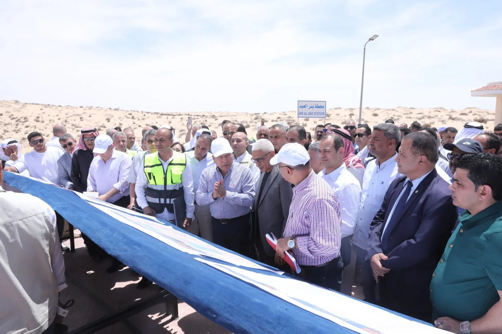 وزير النقل يراقب تقدم مشروع سكة الحديد بين بئر العبد والعريش