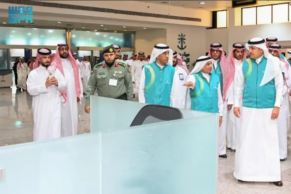 وزير النقل يطلع على التحضيرات لموسم حج 1446هـ في محافظة جدة