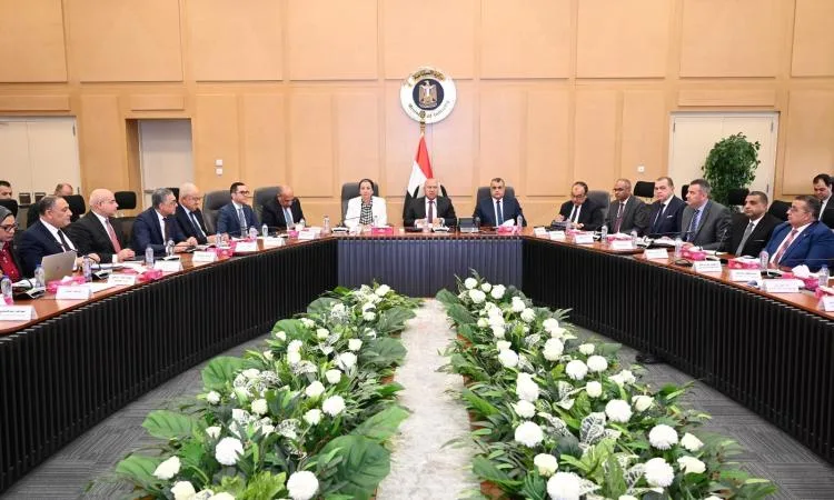وزير النقل يقود الاجتماع الثالث والعشرين للمجموعة الوزارية المعنية بالتنمية الصناعية وزير النقل يقود الاجتماع الثالث والعشرين للمجموعة الوزارية المعنية بالتنمية الصناعية