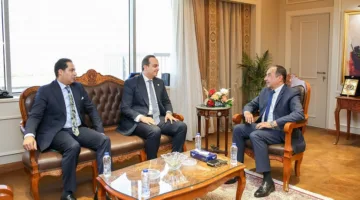 وزير قطاع الأعمال: تعاون مع هيئة الرعاية الصحية لتحسين الخدمات الطبية للعاملين
