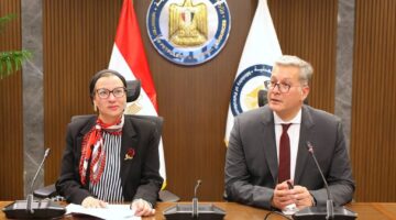 وزيرا البترول والبيئة يبحثان خفض الانبعاثات الكربونية في مصر