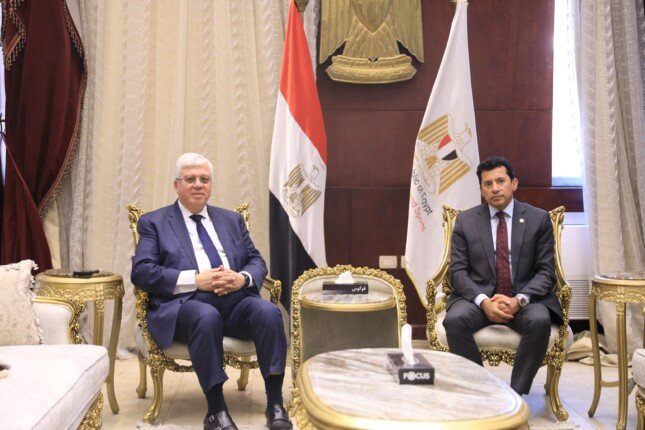 وزيرا التعليم العالي والرياضة يشهدان انطلاق سلسلة الحوارات الشبابية وزيرا التعليم العالي والرياضة يشهدان انطلاق سلسلة الحوارات الشبابية