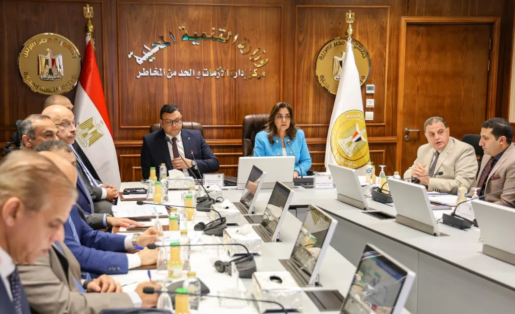 وزيرا التنمية المحلية والإسكان يترأسان اجتماع اللجنة العليا لتراخيص المحال العامة وزيرا التنمية المحلية والإسكان يترأسان اجتماع اللجنة العليا لتراخيص المحال العامة