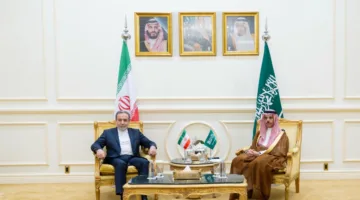 وزيرا خارجية السعودية وإيران يبحثان سبل دعم العلاقات الثنائية