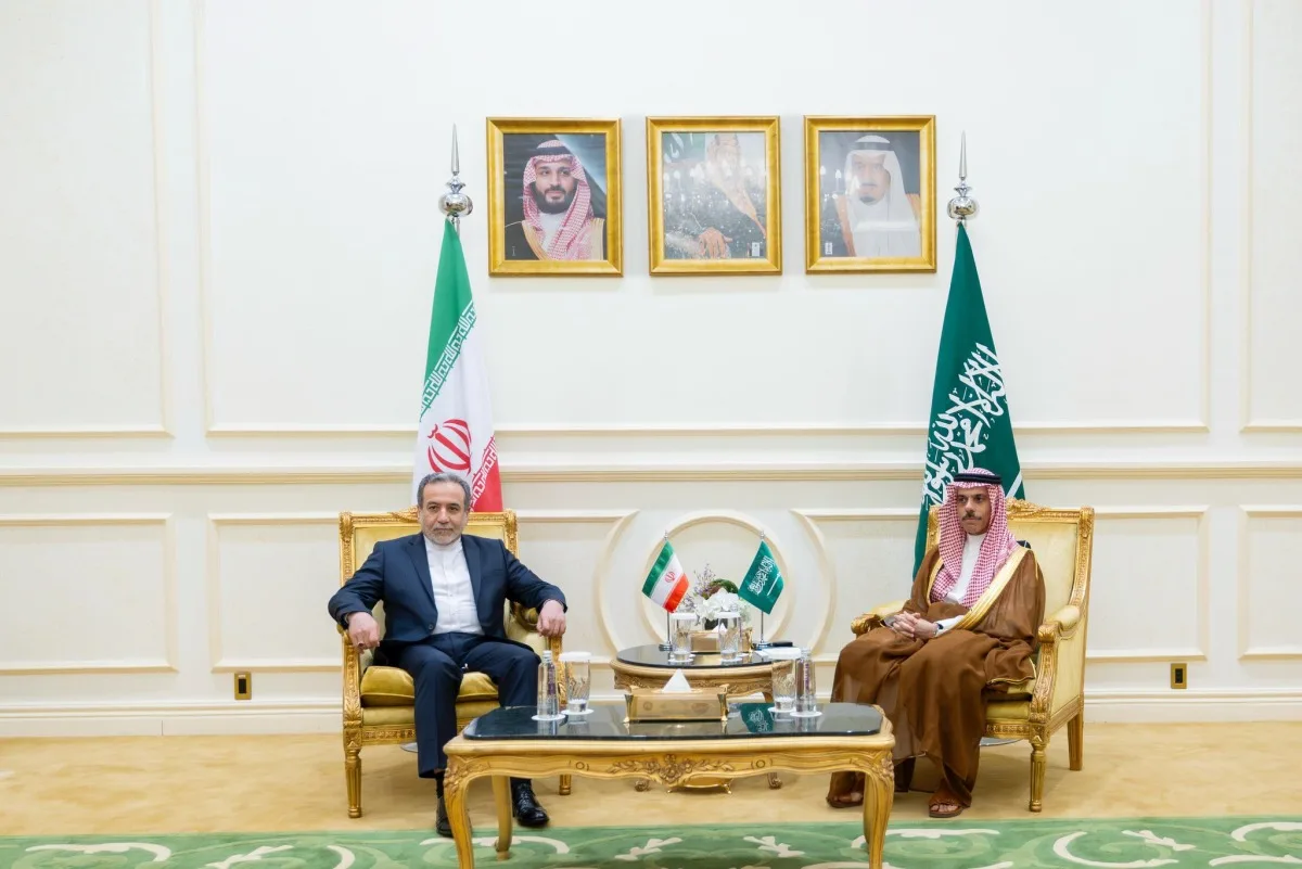 وزيرا خارجية السعودية وإيران يبحثان سبل دعم العلاقات الثنائية وزيرا خارجية السعودية وإيران يبحثان سبل دعم العلاقات الثنائية