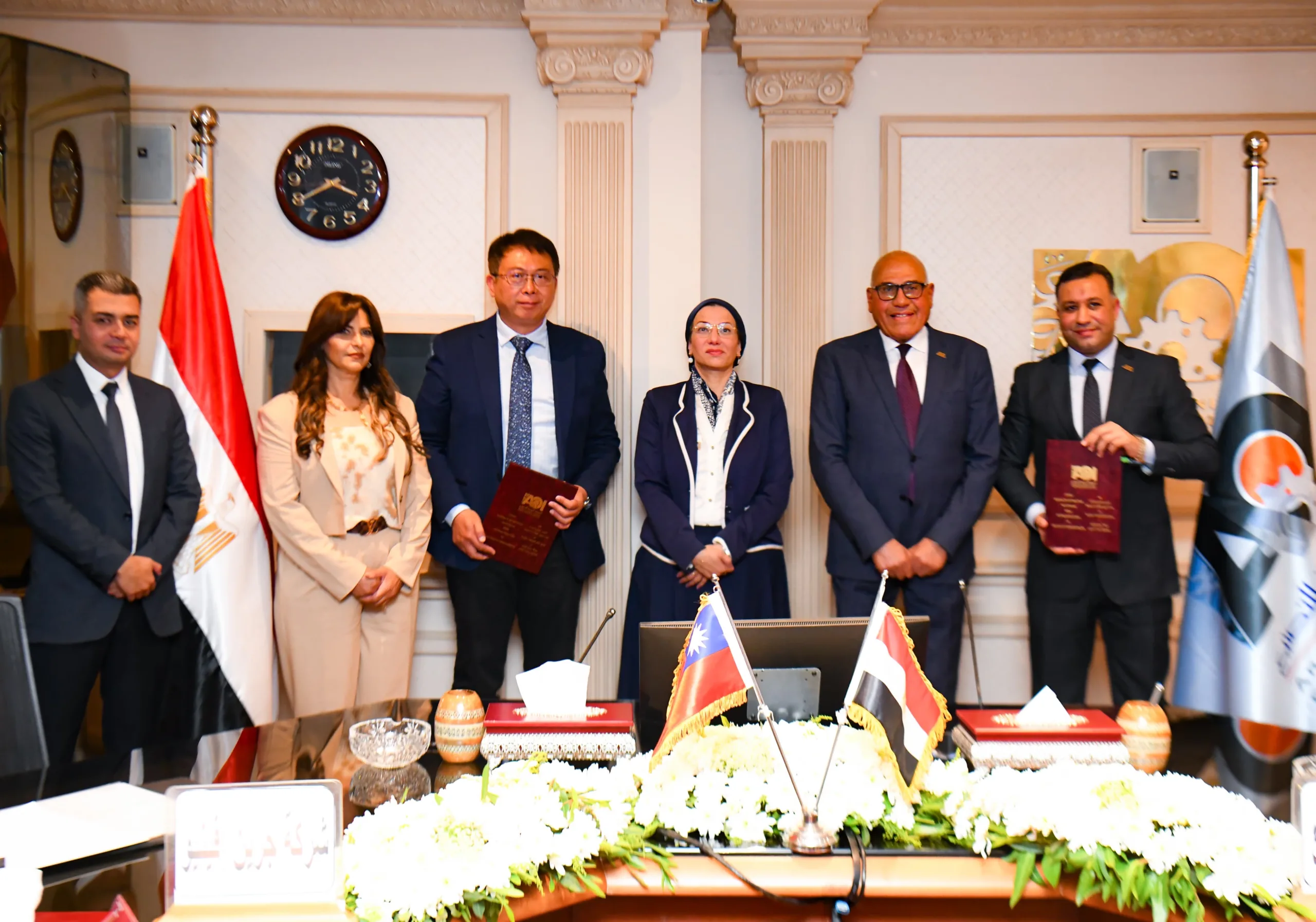 وزيرة البيئة ورئيس العربية للتصنيع يشهدان توقيع اتفاقيات لتنفيذ مشروعات مشتركة وزيرة البيئة ورئيس العربية للتصنيع يشهدان توقيع اتفاقيات لتنفيذ مشروعات مشتركة