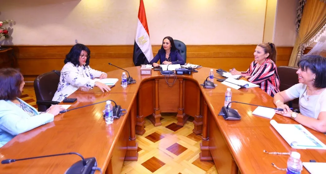 وزيرة التضامن تستعرض سبل تعزيز التعاون بين صندوق دعم الصناعات الريفية والبيئية ومؤسسة دلتا لريادة الأعمال