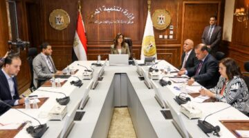 “عوض” لسكرتيري العموم : انزلوا للشارع ..إحنا مش بتوع قعدة مكاتب