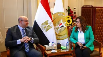 وزيرة التنمية المحلية تناقش مشاريع “حياة كريمة” مع محافظ بني سويف