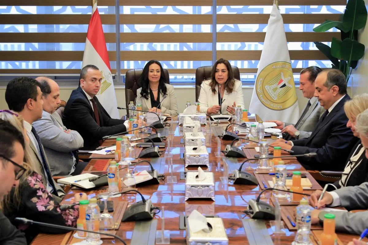 وزيرتا التنمية المحلية والتضامن يبحثان التعاون في دعم المشروع القومي “أيادي مصر” وزيرتا التنمية المحلية والتضامن يبحثان التعاون في دعم المشروع القومي “أيادي مصر”