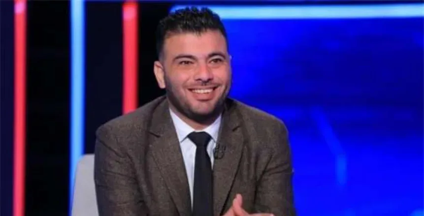 وسام أبو علي يمنح عماد متعب قميص سوبر هاتريك من مباراة الأهلي وفاركو وسام أبو علي يمنح عماد متعب قميص سوبر هاتريك من مباراة الأهلي وفاركو