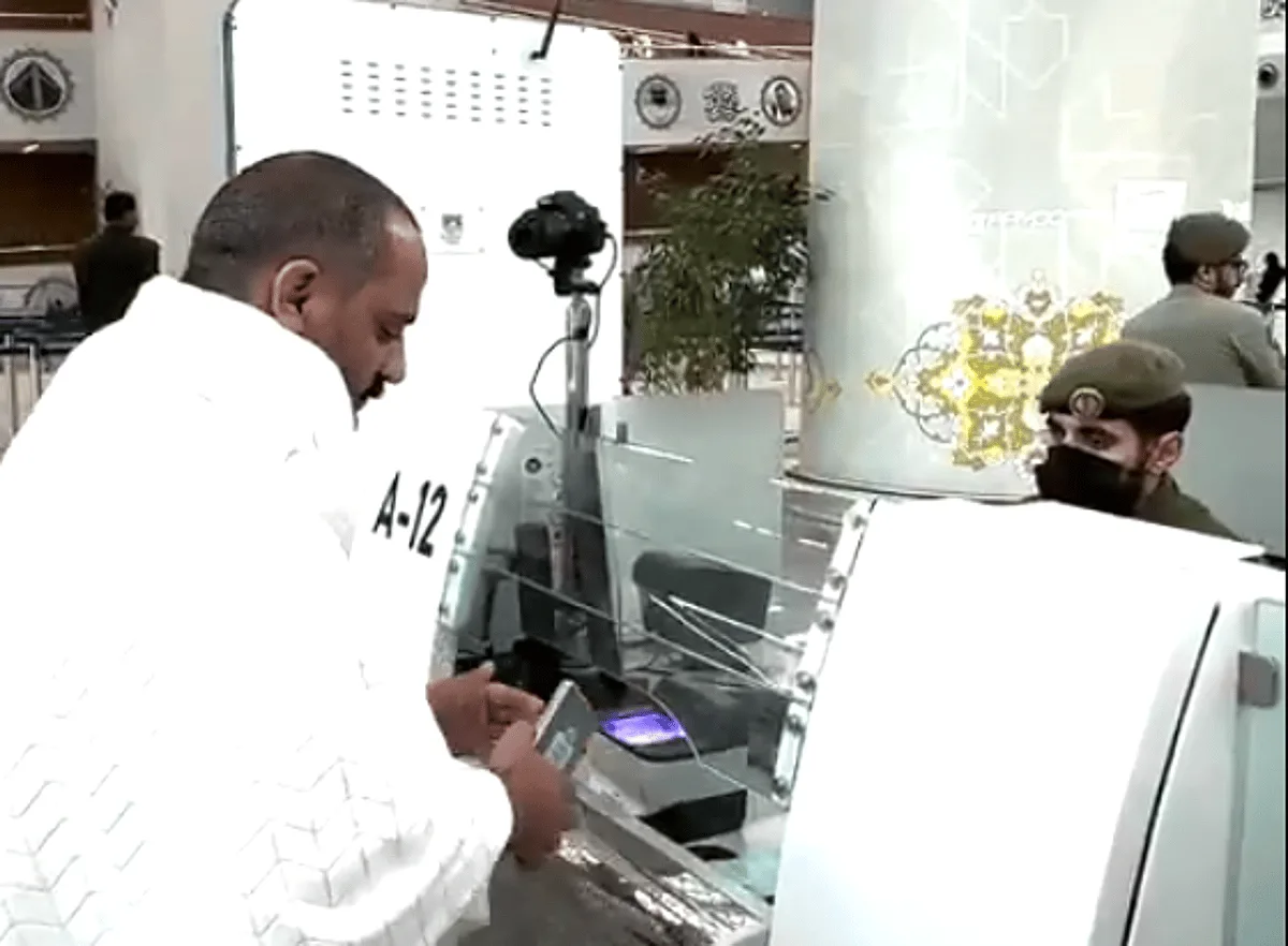 وصول أول دفعة من الحجاج اليمنيين عبر مطار صنعاء وصول أول دفعة من الحجاج اليمنيين عبر مطار صنعاء