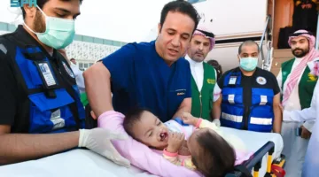 وصول التوأم الملتصق الصومالي “رحمة ورملا” إلى الرياض