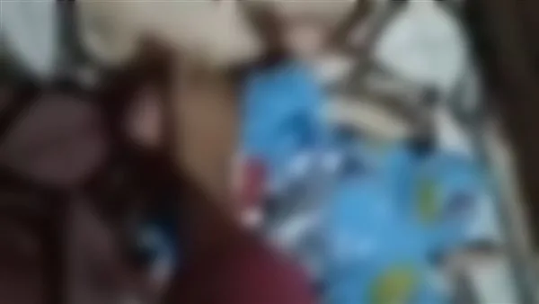 وضعت قدمها على وجهه.. الجهات الأمنية تفحص فيديو لسيدة تعتدي على رضيع بأسوان وضعت قدمها على وجهه.. الجهات الأمنية تفحص فيديو لسيدة تعتدي على رضيع بأسوان