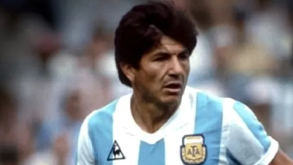 وفاة لويس جالفان نجم الأرجنتين المتوج بمونديال 1978 عن عمر 77 عامًا وفاة لويس جالفان نجم الأرجنتين المتوج بمونديال 1978 عن عمر 77 عامًا