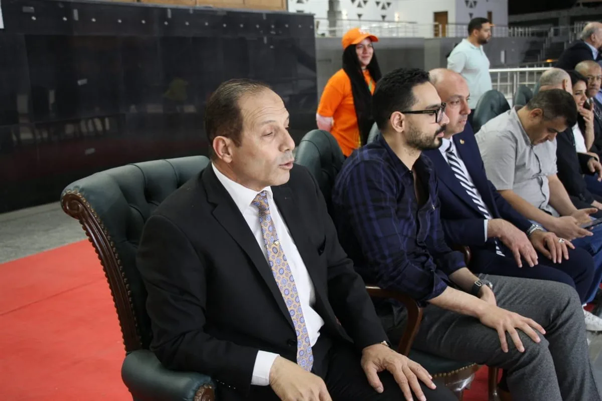 وفد اللجنة الأولمبية يؤازر اتحاد الدراجات ويثني على تنظيم بطولة إفريقيا للمضمار