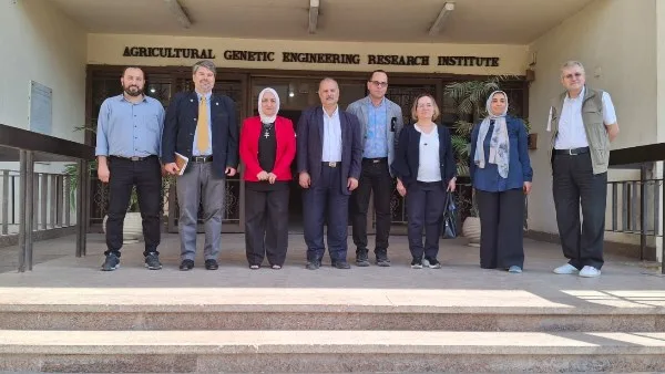 وفد دولي يزور معهد الهندسة الوراثية لبحث تبادل الخبرات وفد دولي يزور معهد الهندسة الوراثية لبحث تبادل الخبرات